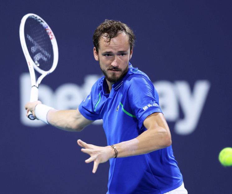 Avanza Medvédev a semifinales en Miami