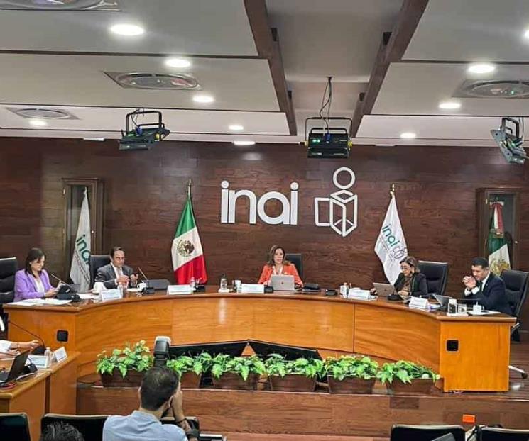 INAI ordena a la UNAM hacer pública tesis y título de AMLO