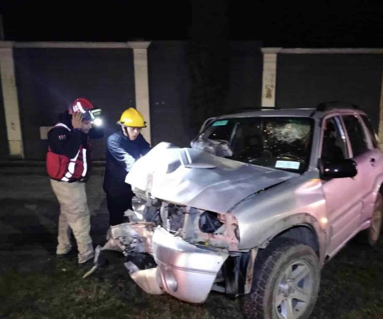 Resulta herido en estrellamiento