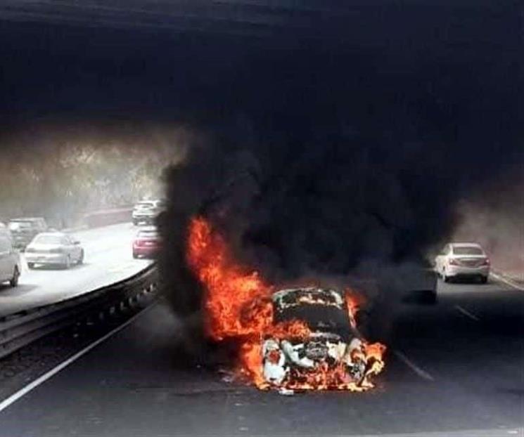 Arde auto en Guadalupe