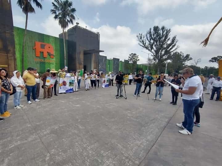 Piden frenar saqueo de animales de La Pastora
