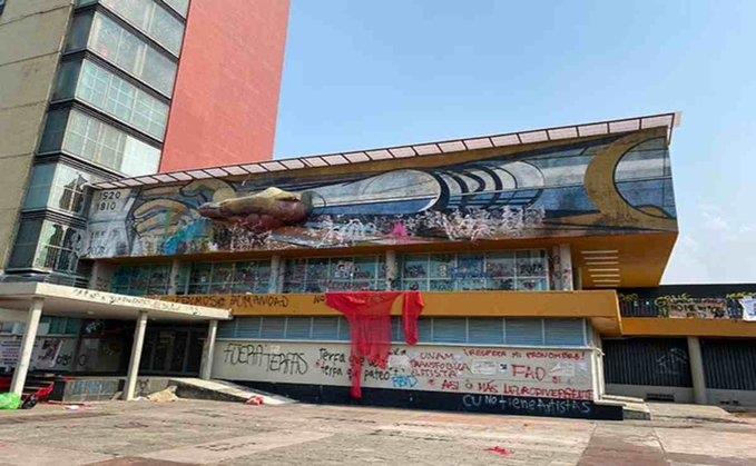 Vandalizan mural de Siqueiros en Rectoría de la UNAM Vandalizan mural de Siqueiros en Rectoría de la UNAM