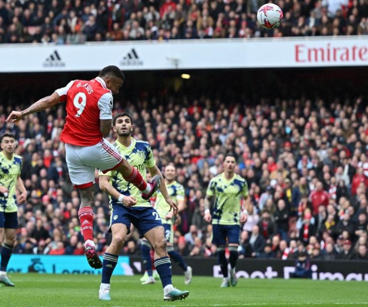 Golea Arsenal y mantienen ventaja en liderato de Premier