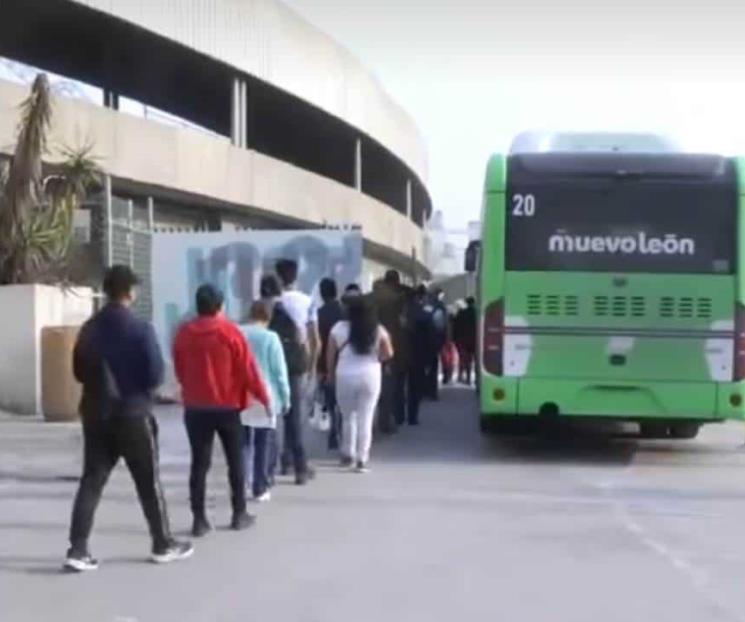 Causa caos cierre de estaciones subterráneas de Línea 2