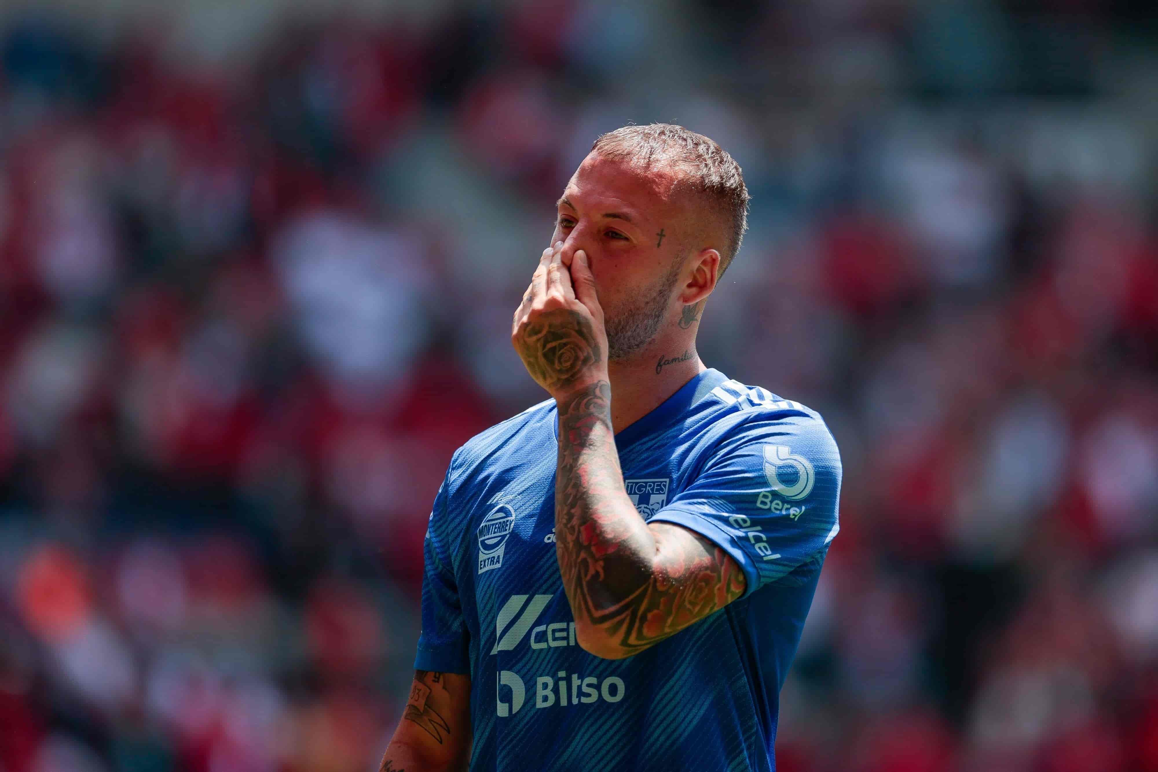 Nicolás López hace el segundo para los felinos por la vía penal.