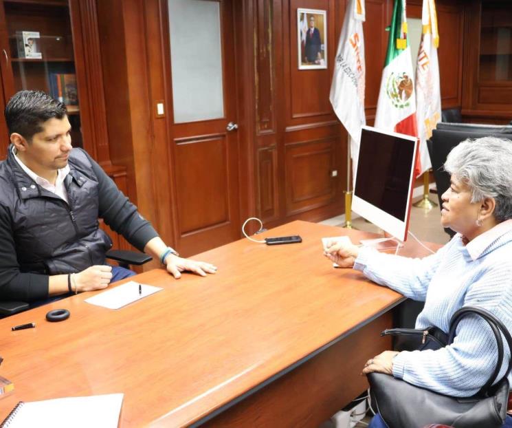 Dialoga con las delegaciones de jubilados