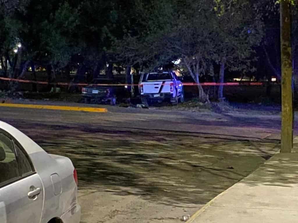 El cadáver de un hombre con diversos impactos de bala fue encontrado ayer cerca de la Colonia Riberas de Capellanía, municipio de García.