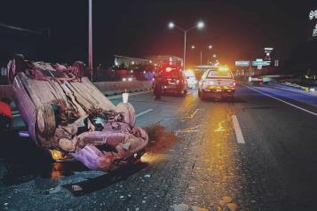 Vuelcan sobre Carretera Nacional