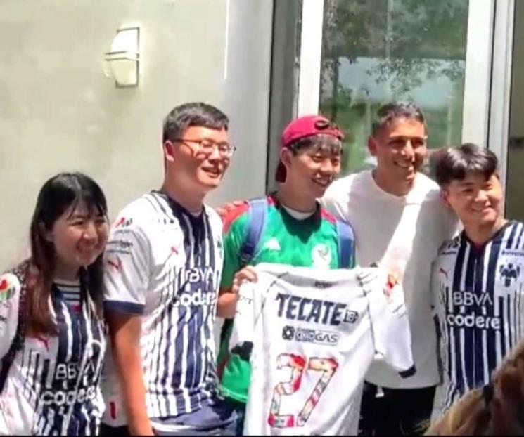 Aficionados japoneses de Rayados visitan El Barrial