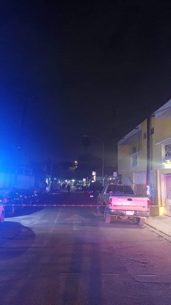 De al menos un balazo en la cabeza, un hombre fue ejecutado cuando se encontraba en una reunión, la madrugada de ayer en la Colonia Ladrillera