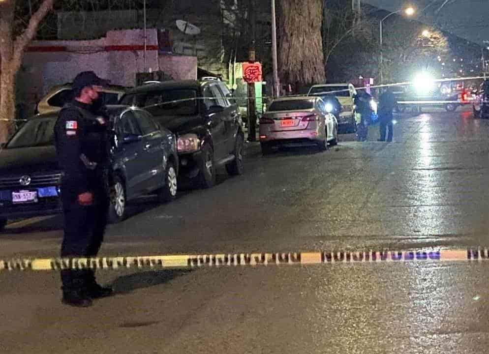 Hombres armados atacaron un punto de venta de drogas en la Colonia Niño Artillero, donde ejecutaron a una mujer de varios impactos con un arma de alto poder