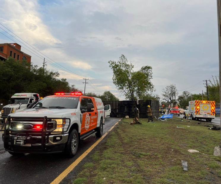 Muere conductor tras estrellarse con tráiler en Santiago
