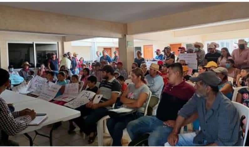 Regresan familias desplazadas a Coyuca