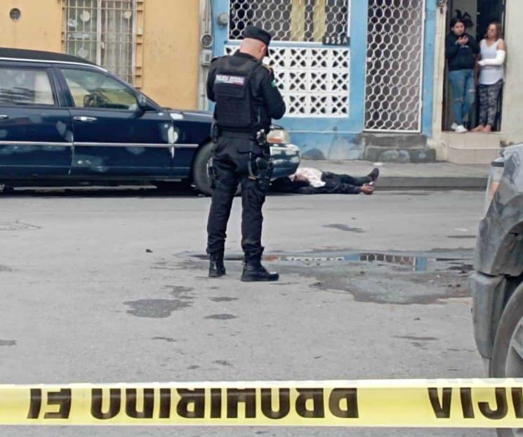 Ejecutan a hombre y cuerpo queda tendido junto a carroza Ejecutan a hombre y cuerpo queda tendido junto a carroza