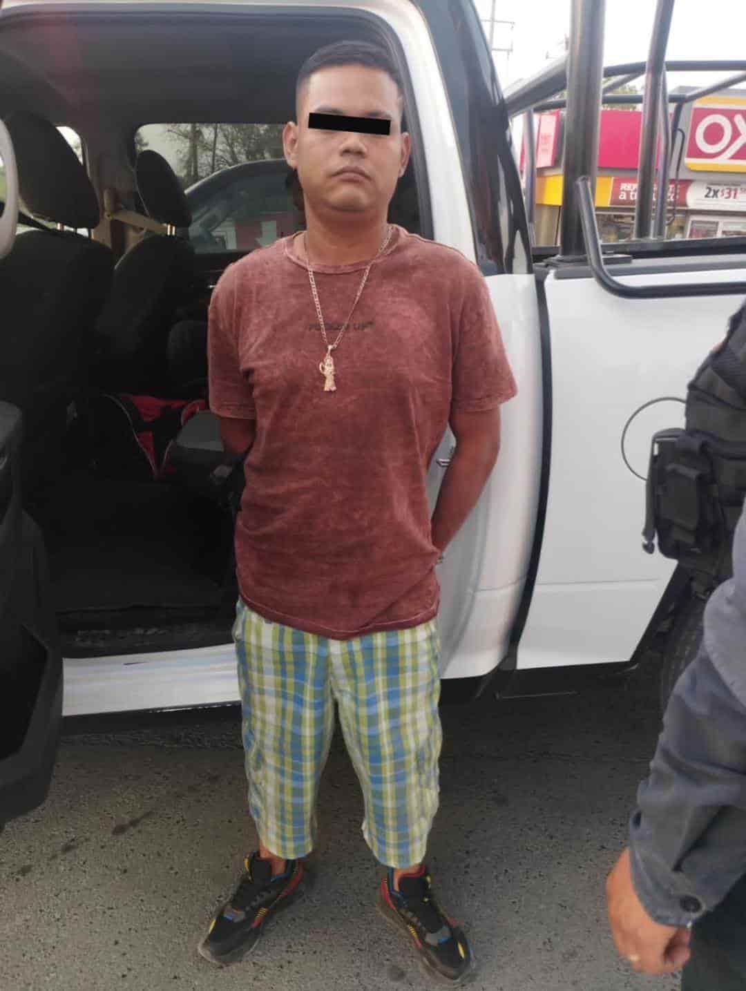 En el momento en que se daba a la fuga de la tienda de conveniencia que momentos antes asalto, un hombre fue detenido en la Colonia Monte Kristal