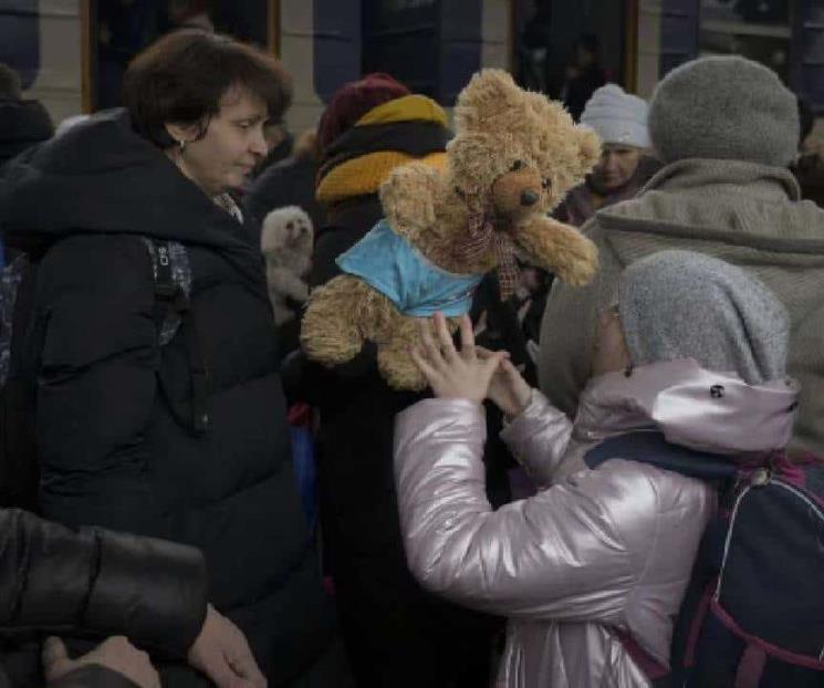 Retornan a 31 niños ucranianos de Rusia Retornan a 31 niños ucranianos de Rusia
