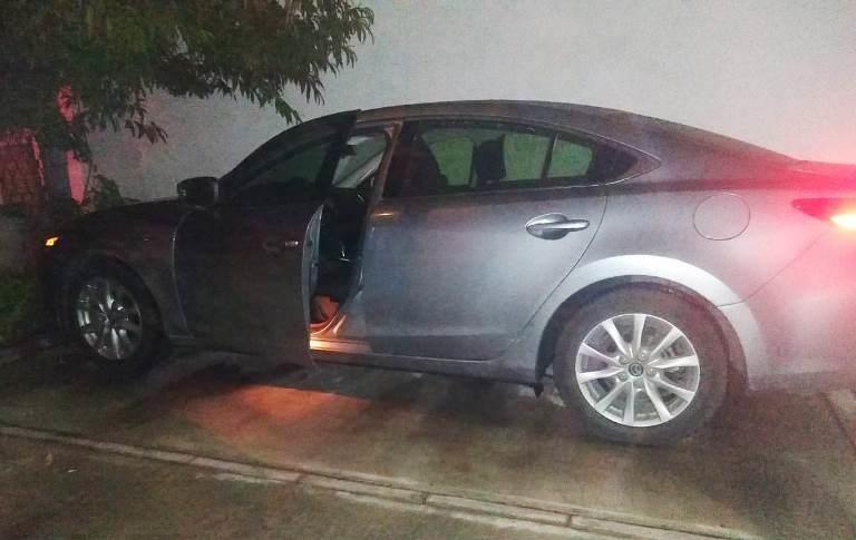 Intenta robar auto y es detenido