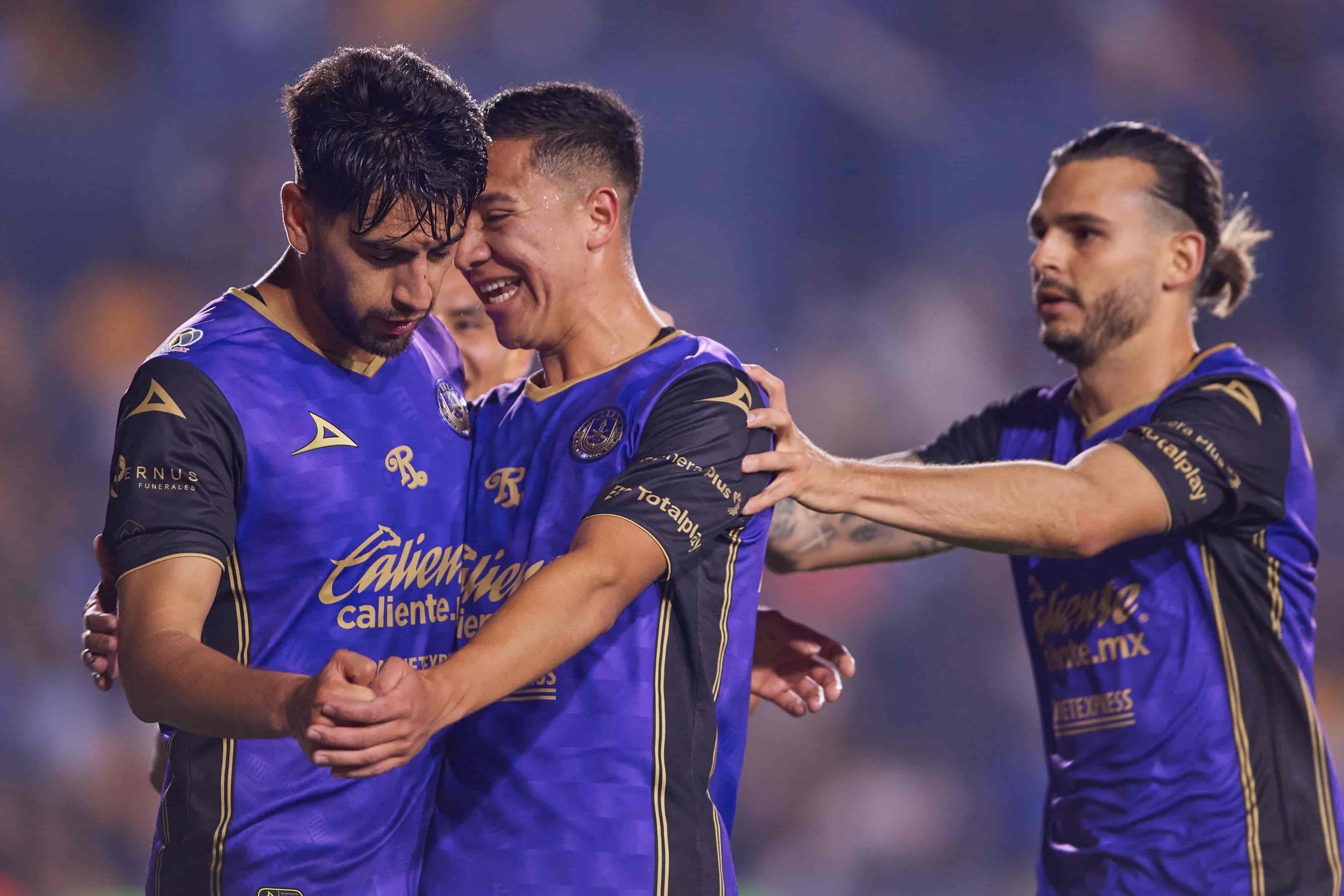 Francisco Venegas hace el 2-0.