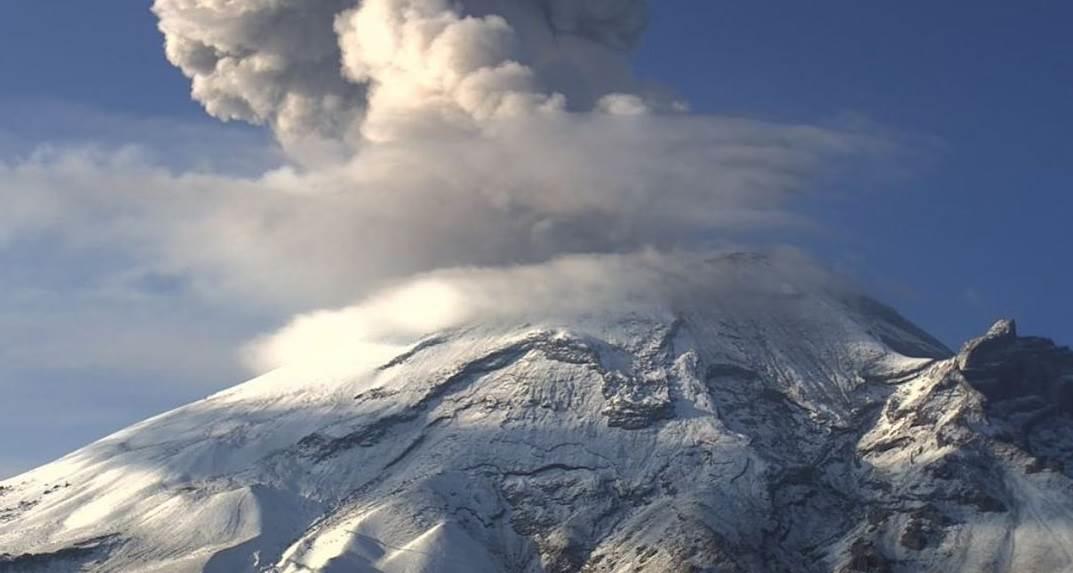 Volcán Popocatépetl luce nevado en plena primavera Volcán Popocatépetl luce nevado en plena primavera