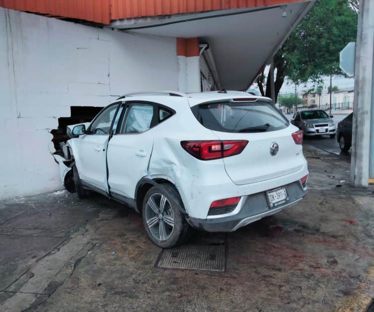 Deja choque cuatro lesionados Deja choque cuatro lesionados