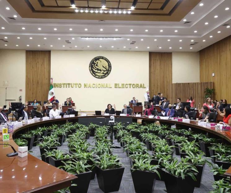 Tiene Taddei su primera sesión entre acusaciones