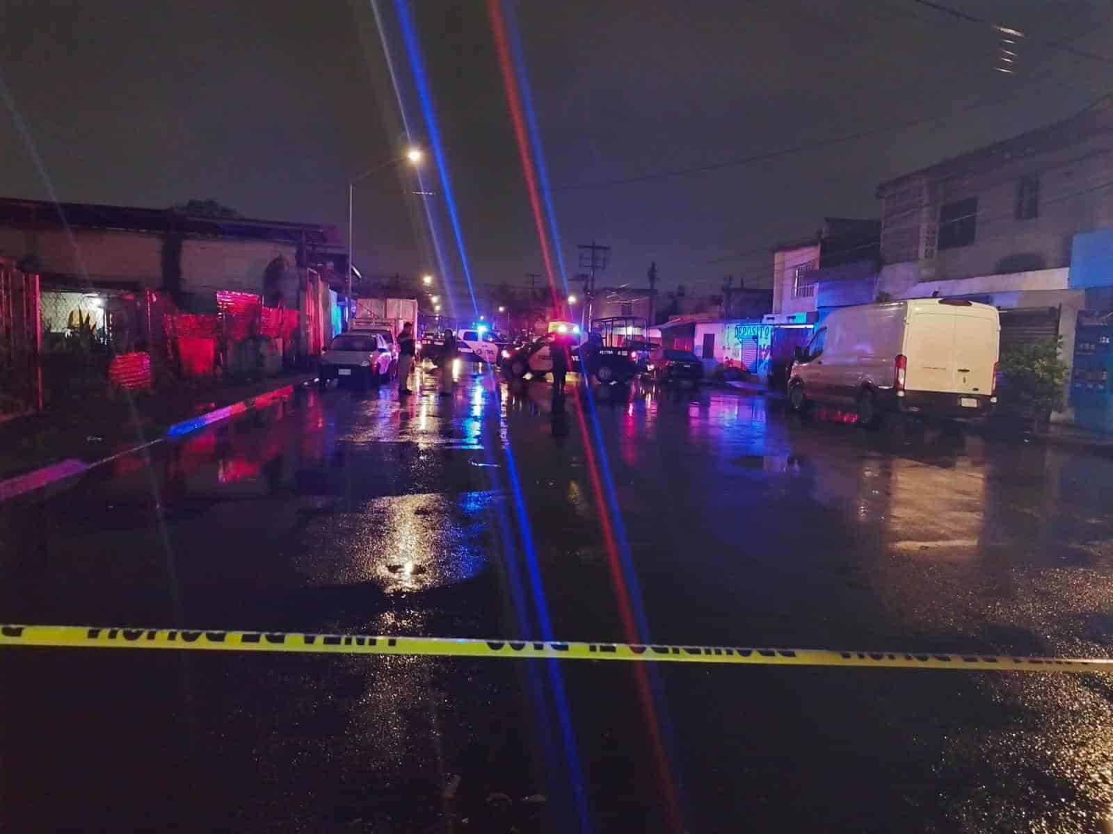 Cuando conducía su vehículo un hombre fue atacado a balazos quedando sin vida, los agresores escaparon del lugar, al norte de Monterrey