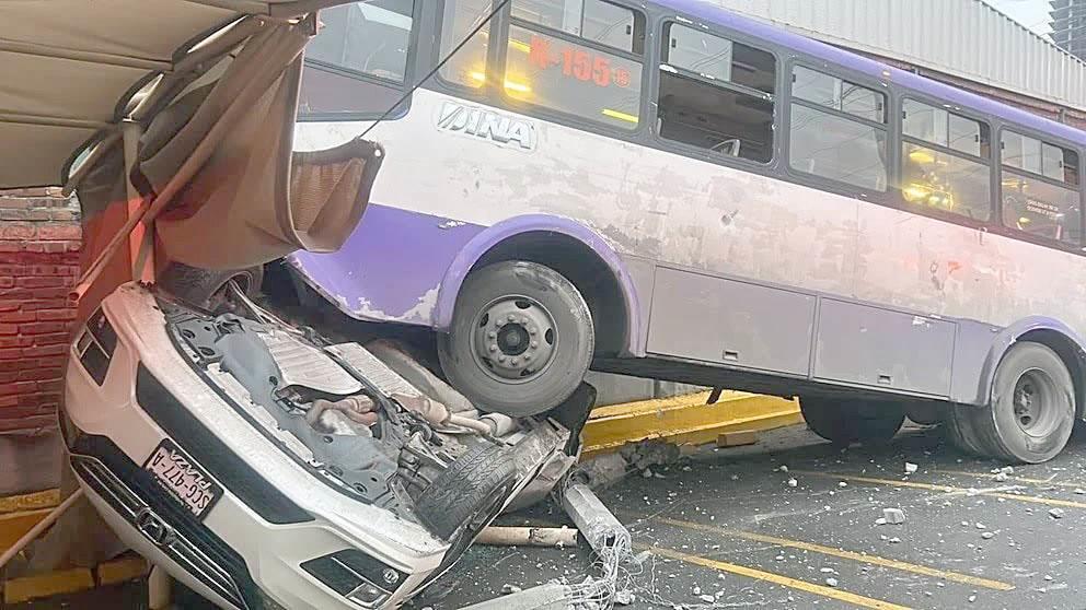 Adjudican choque de camiones a unidades chatarra