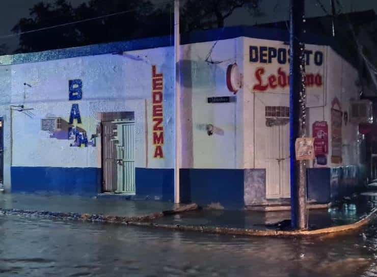 Un hombre resultó lesionado al ser atacado con un arma de fuego, cuando estaba dentro de un depósito de cerveza, ubicado en el municipio de Montemorelos