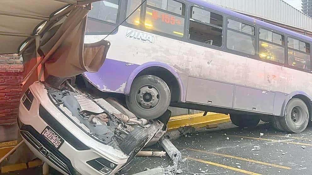 Adjudican choque de camiones a unidades chatarra