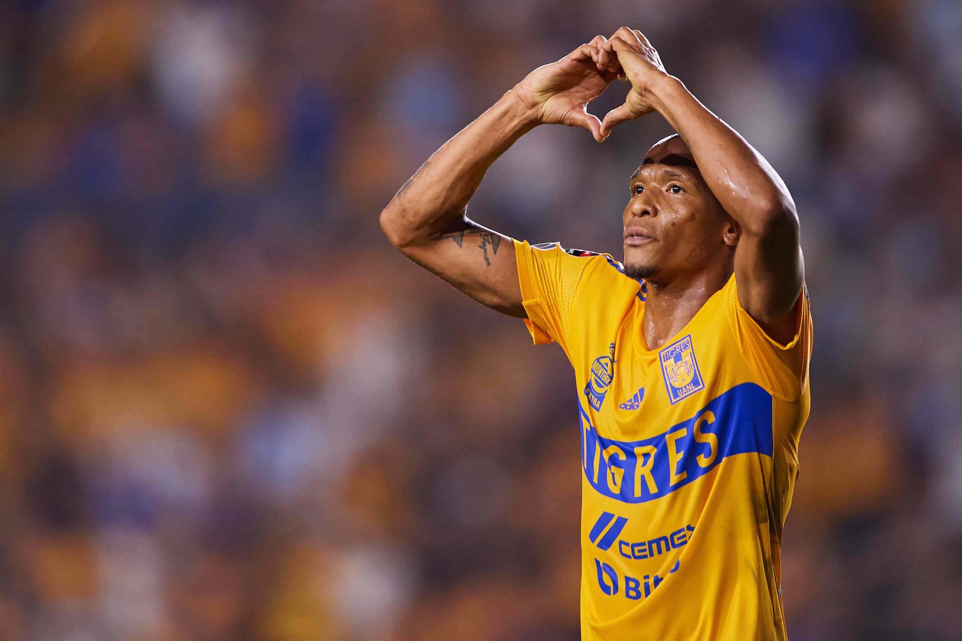 Luis Quiñones colabora con un gol.