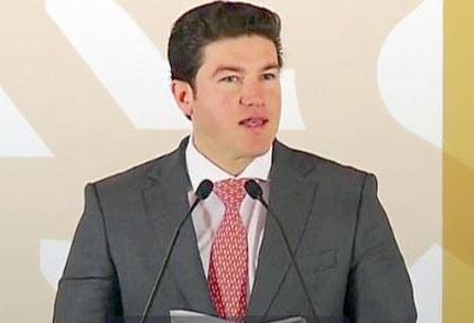 Anuncia Samuel otro viaje al extranjero