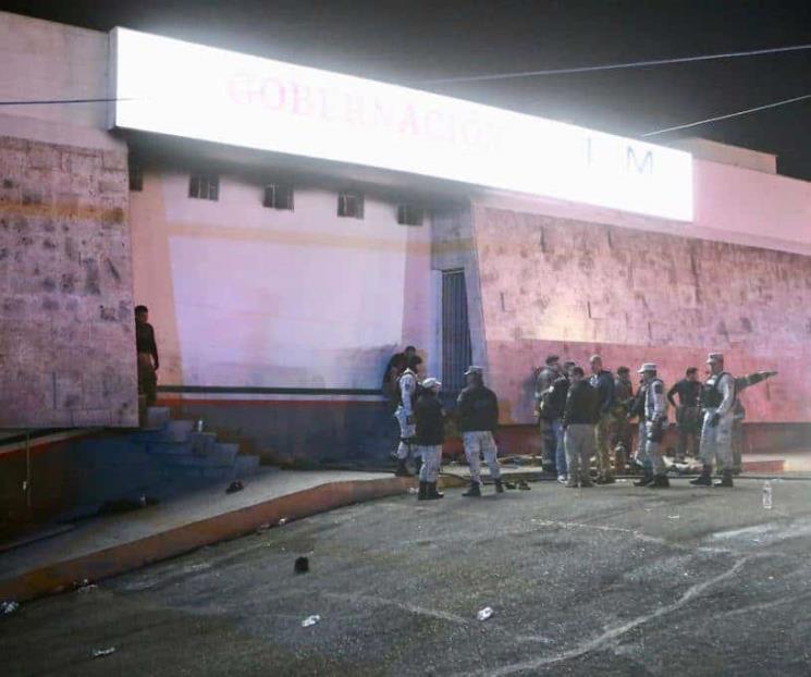 Agente de migración detenida se ampara contra FGR