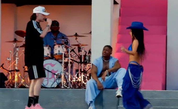 Le pone Becky G sazón a Coachella 2023