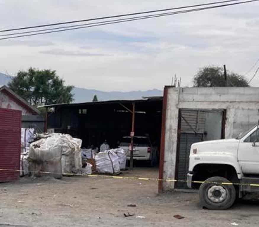 Un comando armado ingresó a un negocio de compra venta de chatarra ubicado en el municipio de Escobedo, dejando un saldo de una persona sin vida y un lesionado