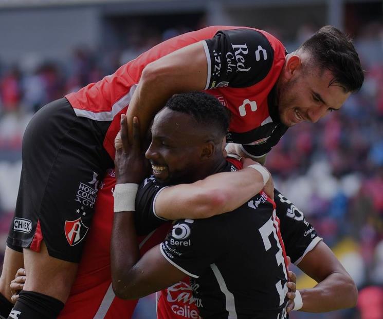 Atlas golea al Pachuca y pelea repechaje
