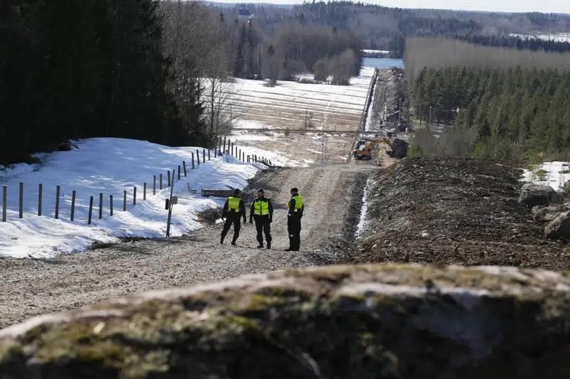 Finlandia construye muro en la frontera con Rusia
