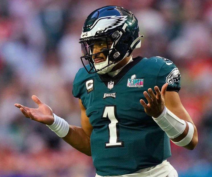 Renueva Jalen Hurts con Filadelfia