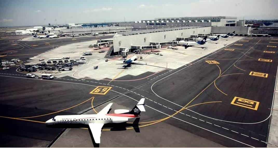 Chocan aviones en pista de rodaje del AICM