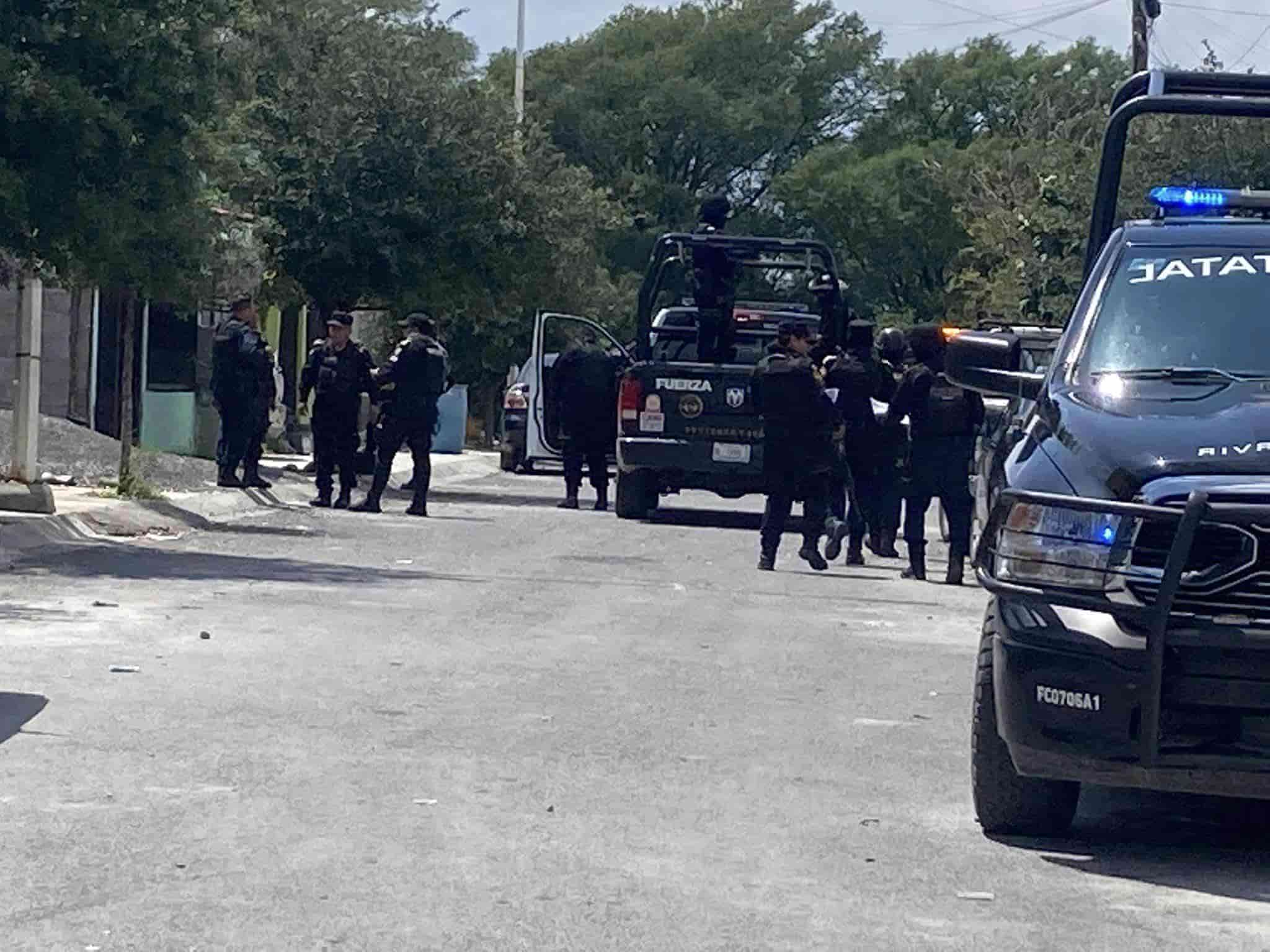 Un gatillero de un grupo criminal que ejecutó a un civil y abatió a un oficial de la Secretaria de Seguridad Pública de Linares, fue capturado, cuando pretendía escapar a bordo de un automóvil particular