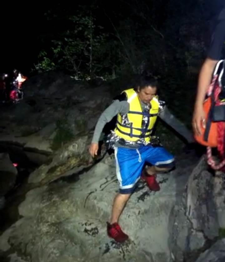 Rescatan a dos excursionistas