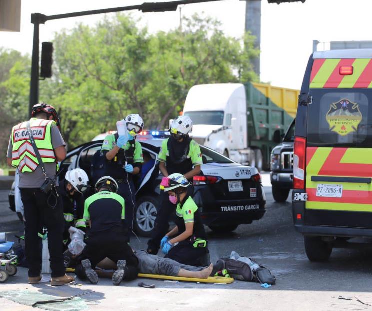 Choque múltiple deja un muerto y tres heridos en García Choque múltiple deja un muerto y tres heridos en García