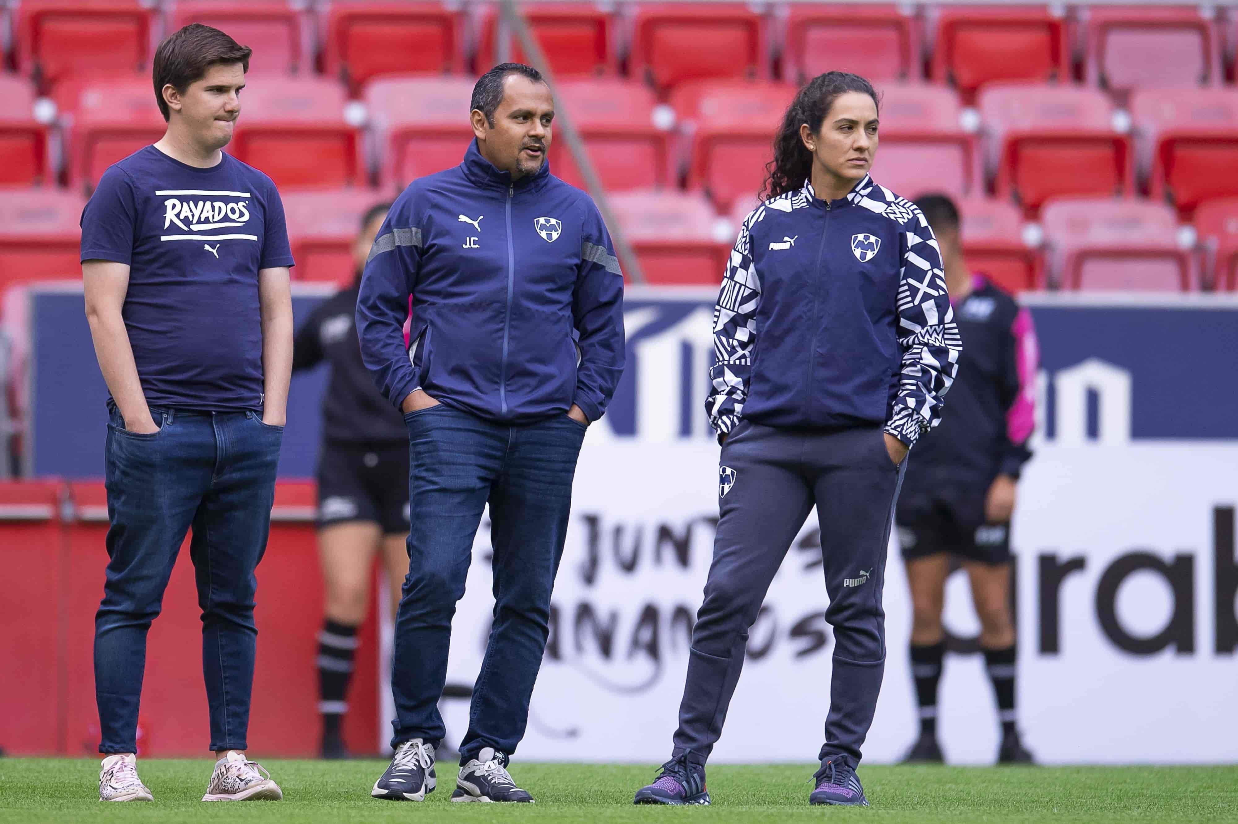Eva Espejo y su cuerpo técnico.