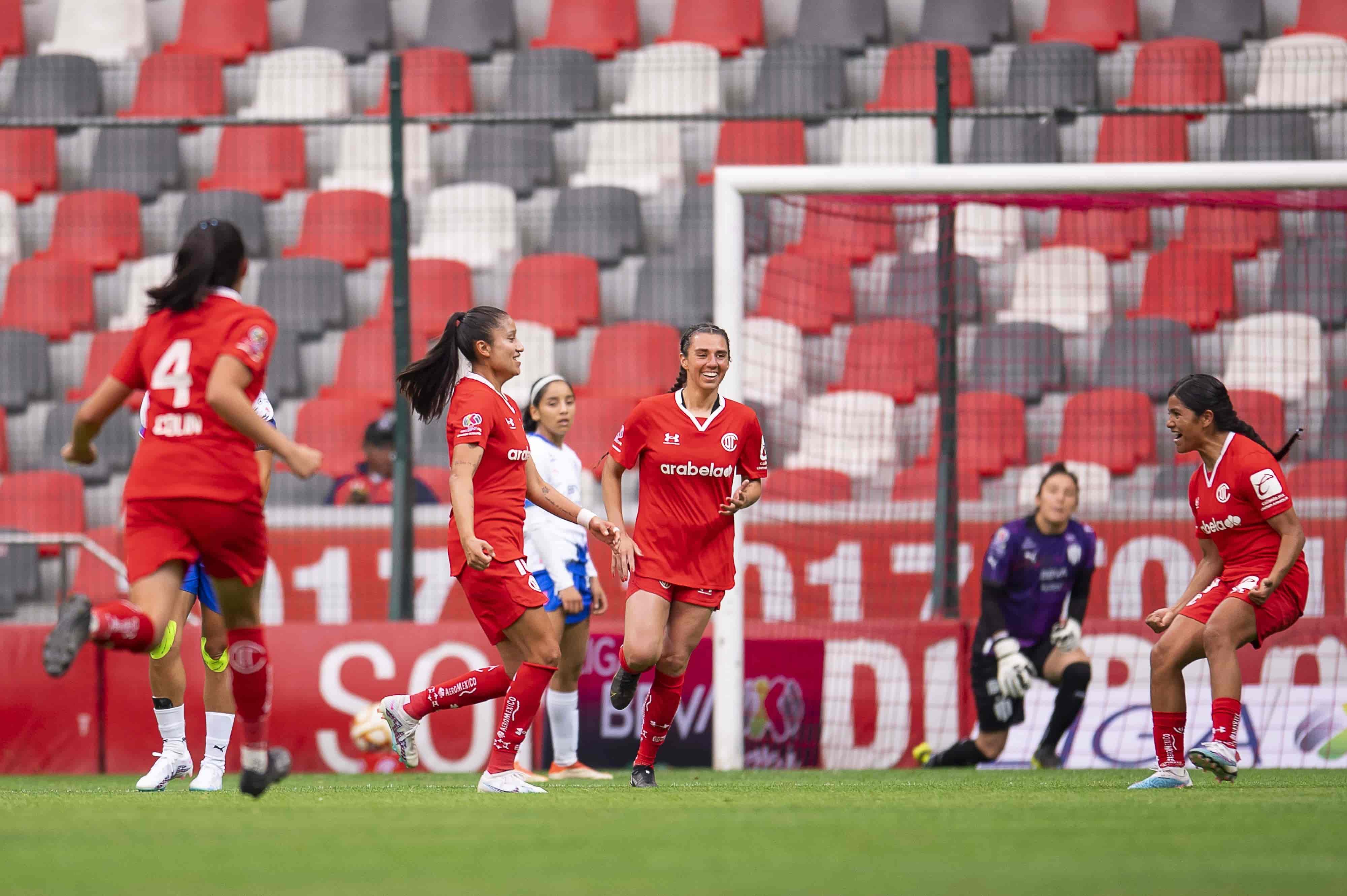Liliana Rodríguez hace el 2-0.