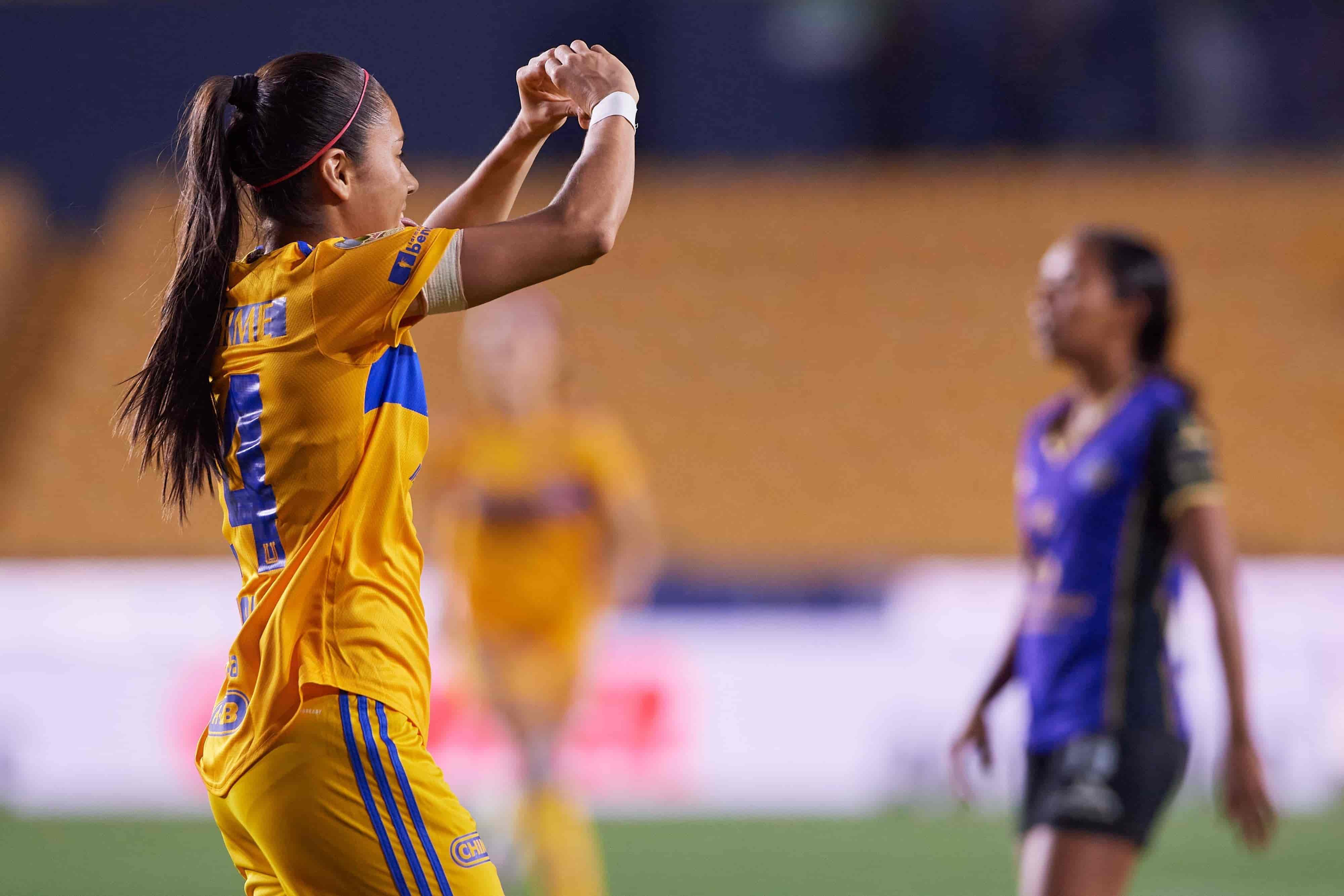 Lizbeth Ovalle hace el 1-0.