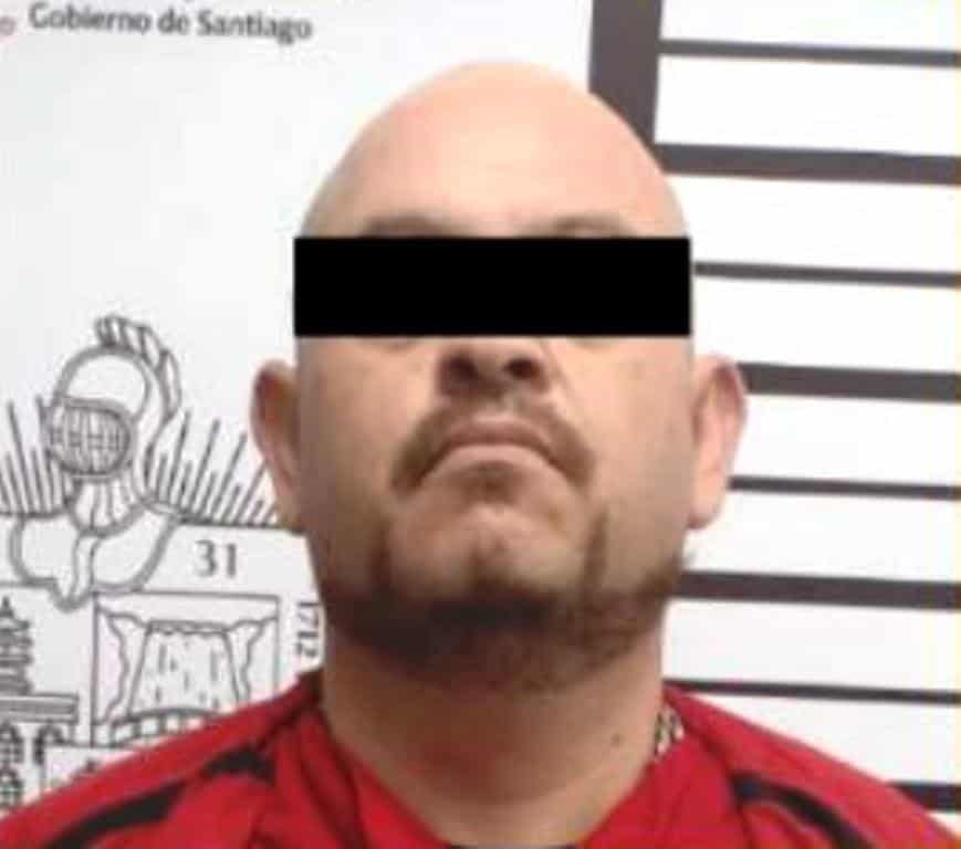 Cuando trató de evadir la presencia policial sobre la Carretera Nacional, un hombre que tiene una orden de aprehensión vigente por delitos contra la salud fue detenido por elementos de la Secretaría de Seguridad Pública y Vialidad Municipal, en El Cercado
