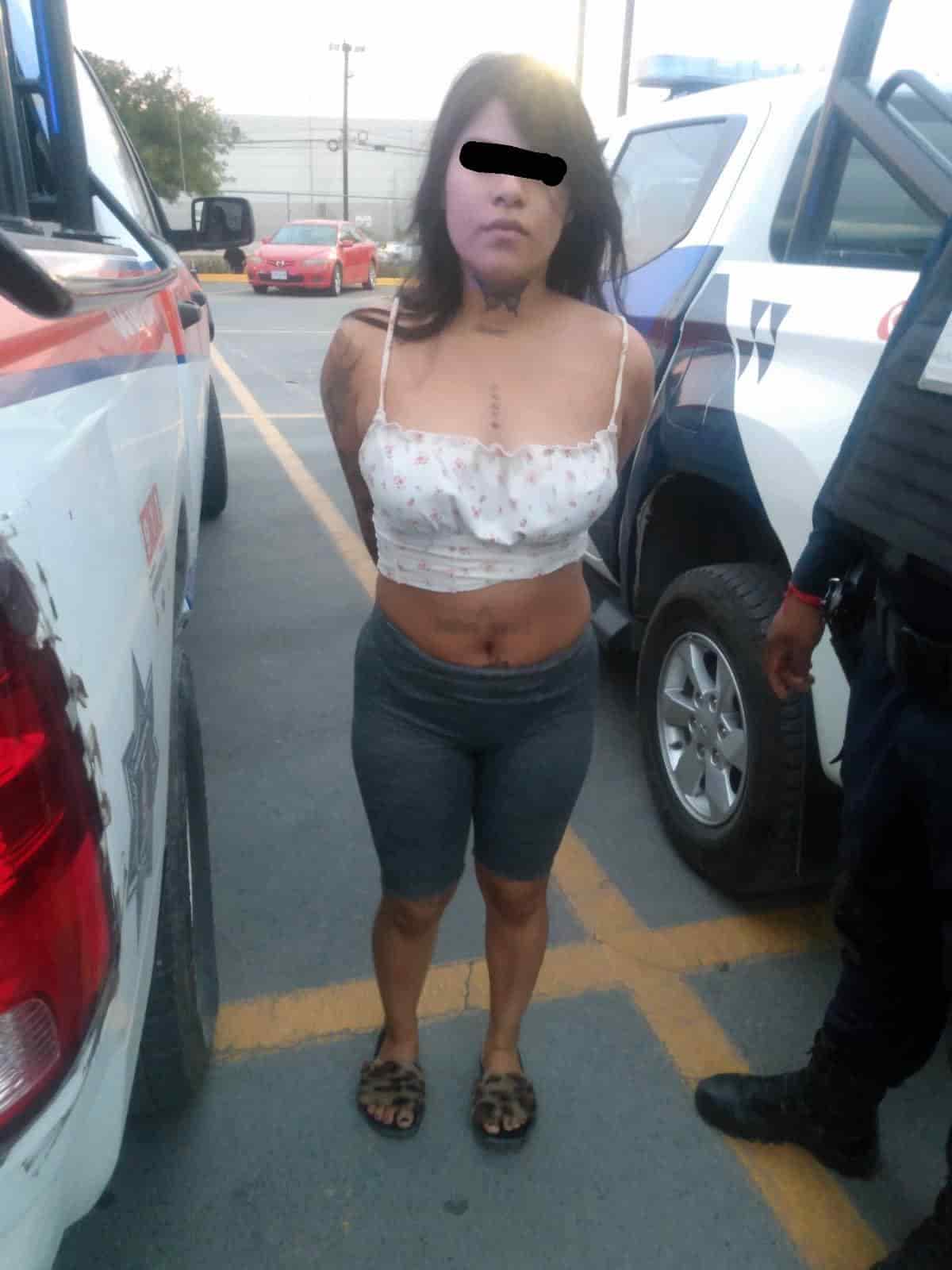 Una pareja, señalados como presuntos narcodistribuidores, fueron detenidos por elementos de Seguridad Pública de Escobedo en el Fraccionamiento Girasoles 2