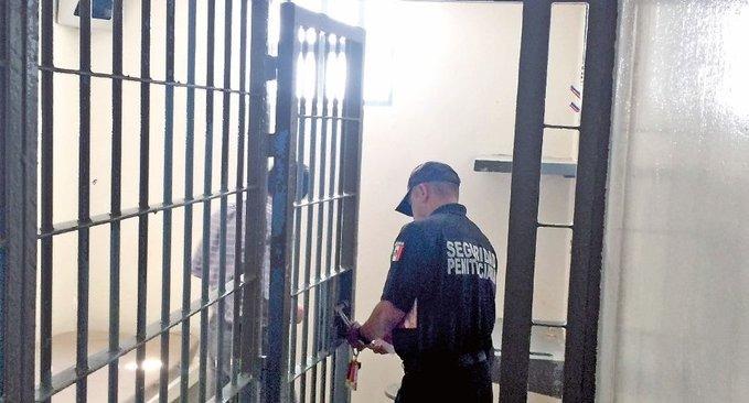 Detienen por tortura a exdirectora del penal del Altiplano