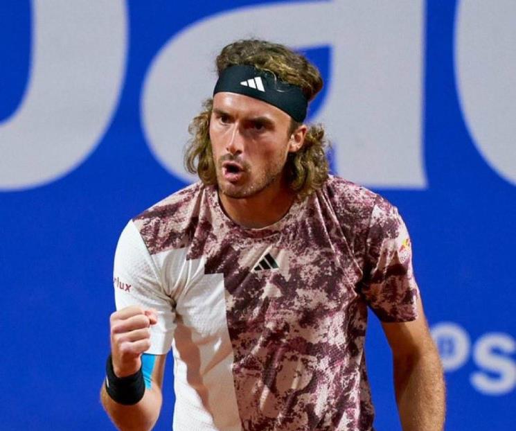 Tsitsipas avanza en Barcelona