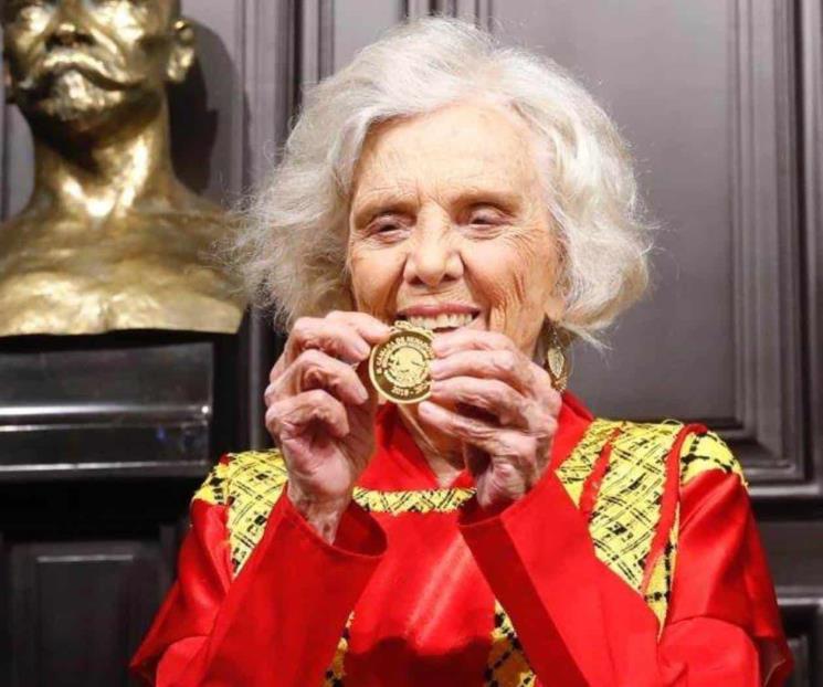 Elena Poniatowska recibe Medalla Belisario Domínguez Elena Poniatowska recibe Medalla Belisario Domínguez