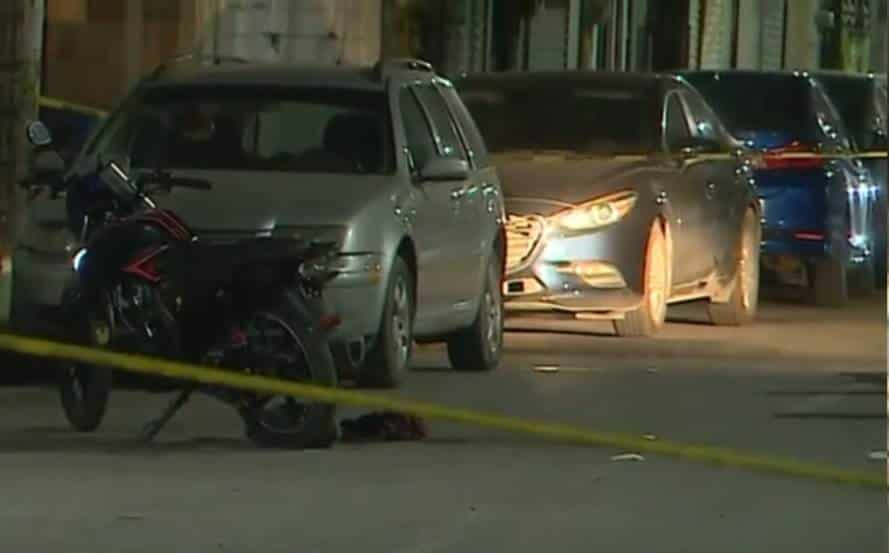 Con al menos tres impactos resultó un hombre tras ser baleado por hombres armados, logró escapar y manejar su motocicleta hasta ya no poder y pidió ayuda, en la Colonia Hacienda Santo Domingo